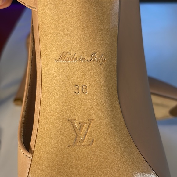 Authentic Louis Vuitton Signature Pump-purchased Spring ‘22, currently Sold Out! - Picture 14 of 17